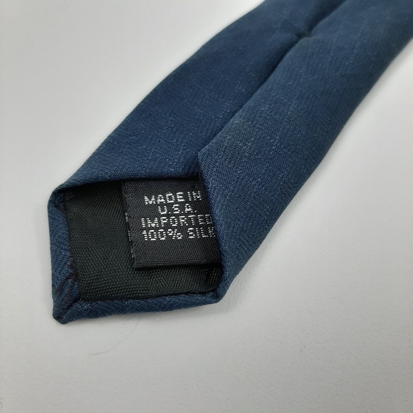 Endangered Species Dinosaur T-Rex and Volcano 100% Silk Necktie - Picture 7 of 8